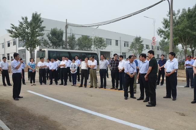 市、區(qū)觀摩團到華紡科技產(chǎn)業(yè)園實地考察